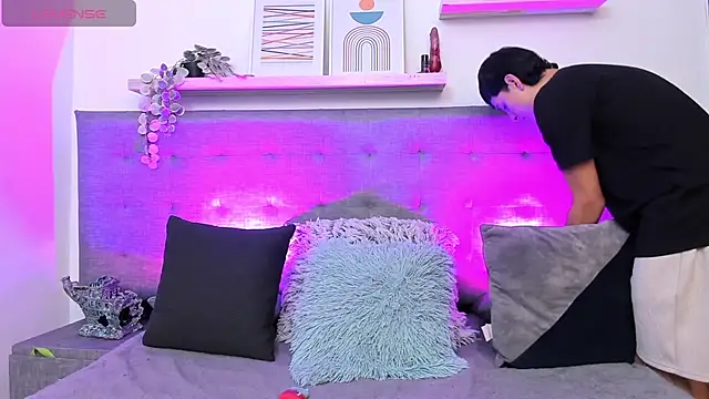 Andrew restrepoo online show from April 19, 10:12 pm