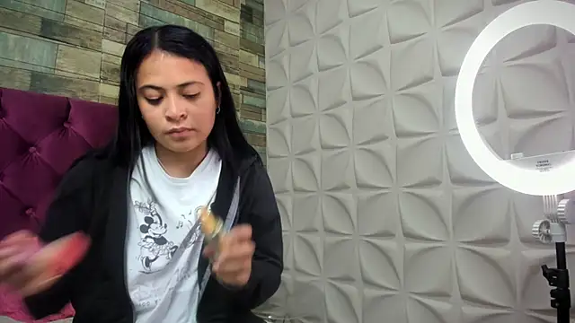 LITTLE-NESSA online show from April 3, 3:54 pm