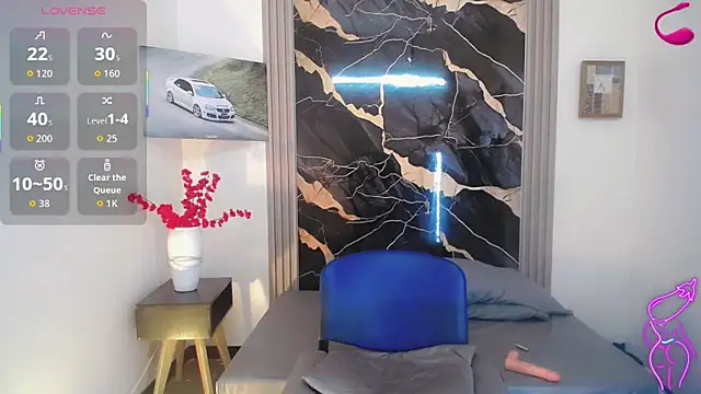 taylor  smith  online show from April 14, 12:21 pm