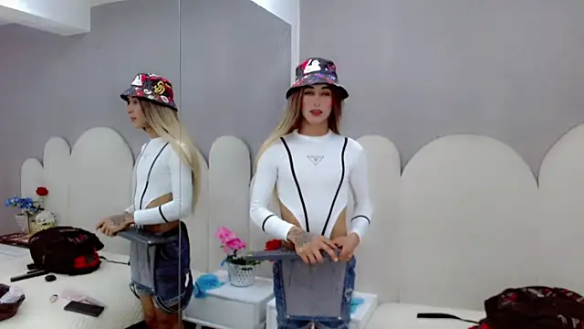 samantha bliss24 online show from March 28, 7:05 pm