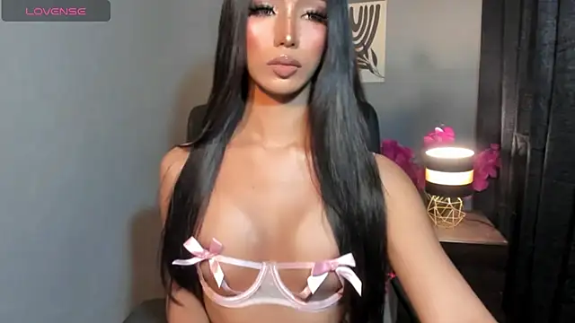 xEllaineCumsLotx online show from April 6, 8:36 am