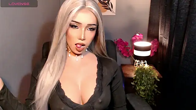 xEllaineCumsLotx online show from April 14, 2:22 pm