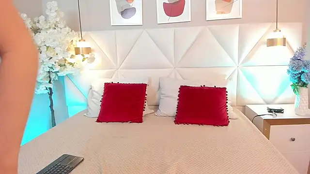 Hanna  mitsury  online show from April 1, 1:41 pm