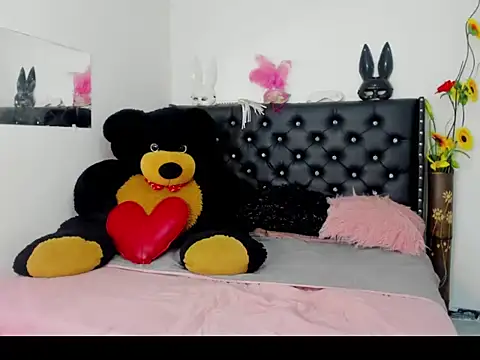 Alejandra and James  online show from April 9, 10:16 pm