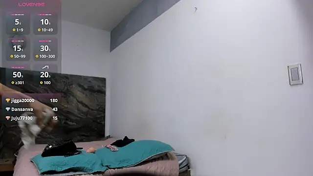 Aria skye online show from May 24, 2:19 am