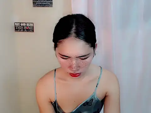 urasiankylie online show from May 3, 5:01 am