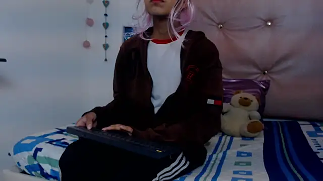 Aleja Scoott  online show from April 13, 5:17 pm