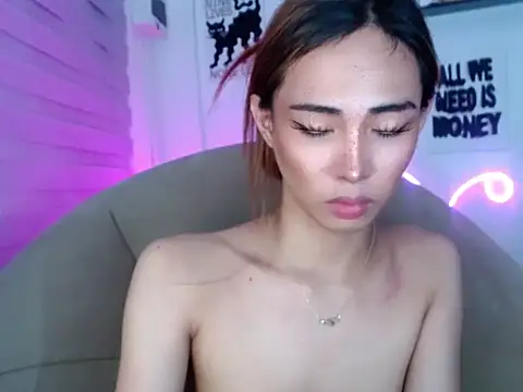UrHolyBody online show from April 25, 1:41 pm