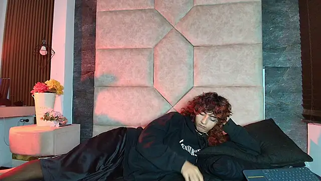 Divine      online show from May 17, 10:37 am