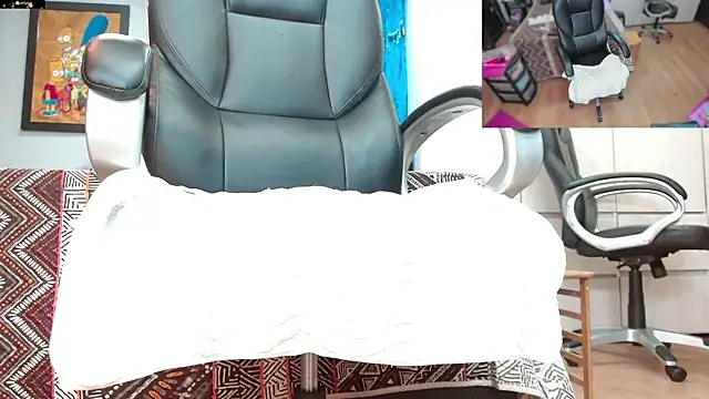 khloeHermaprodit3 online show from February 22, 8:55 pm