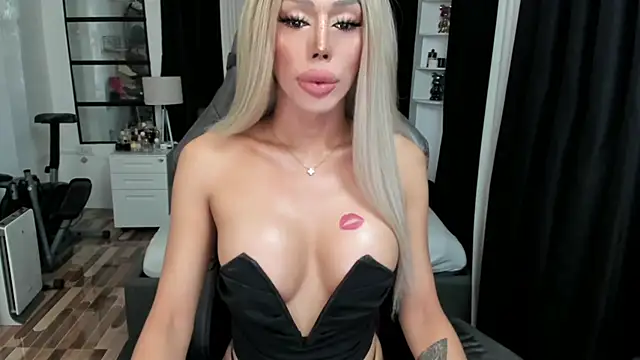 Forever MissCandace online show from December 1, 7:49 pm