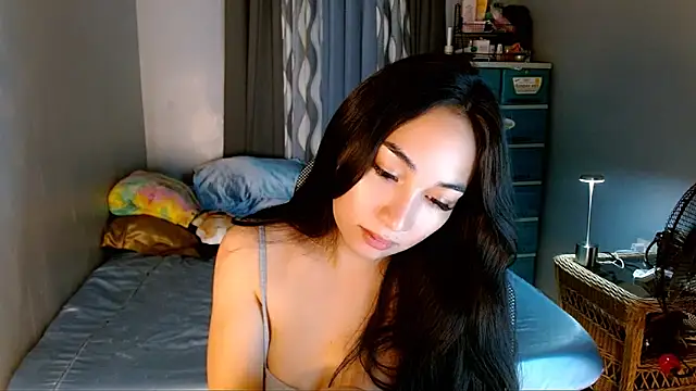 SweetLilly 18 online show from January 17, 5:15 am