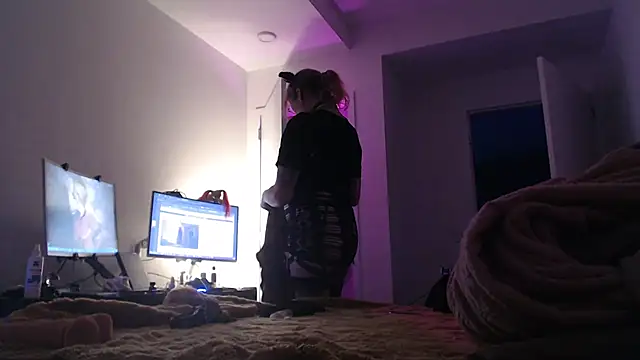 Mikela Alexa online show from April 4, 3:59 am