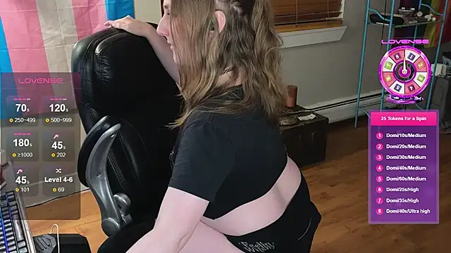 luluvaladon online show from November 6, 6:02 am