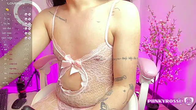 rosseblondee online show from January 24, 7:19 am