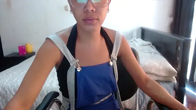 sensual nataliee online show from May 25, 4:03 pm