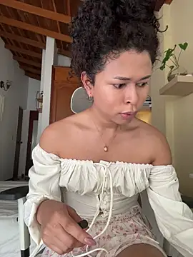 GabriSaenz online show from April 11, 1:04 pm