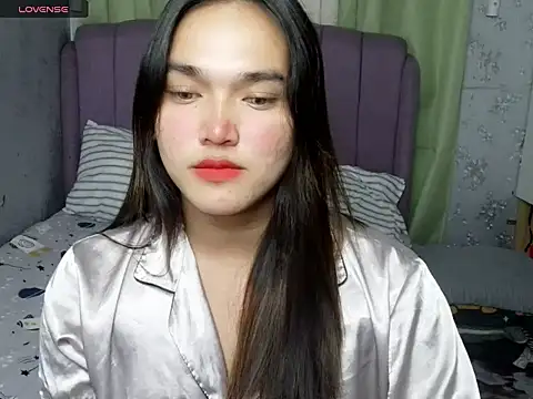 MoaningKylie online show from April 13, 1:04 pm