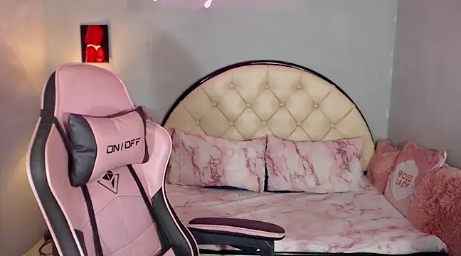 WeezyBabyXoxo online show from January 7, 10:05 am