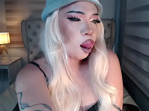 RebecaNextToYou online show from May 19, 5:20 pm