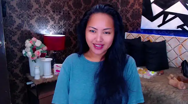 Snapshot of HugeCock_Savanna chatting on February 21, 3:45 am HugeCock Savanna online show from February 21, 3:45 am