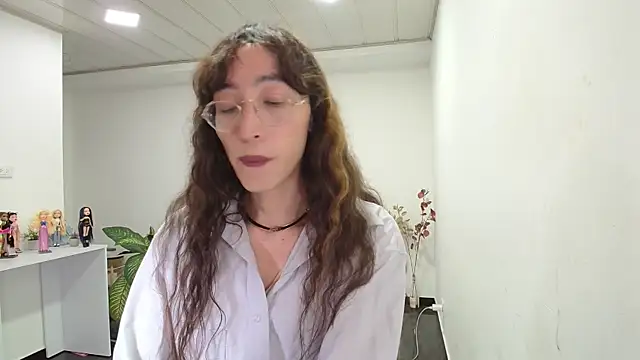 NicoleCortez online show from March 18, 4:33 am