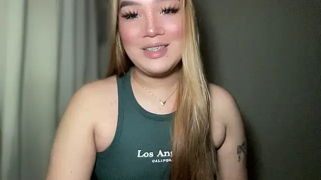 Snapshot of MissCataleyaxxx chatting on January 30, 2:27 am MissCataleyaxxx online show from January 30, 2:27 am