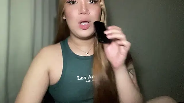 Snapshot of MissCataleyaxxx chatting on February 5, 1:37 am MissCataleyaxxx online show from February 5, 1:37 am