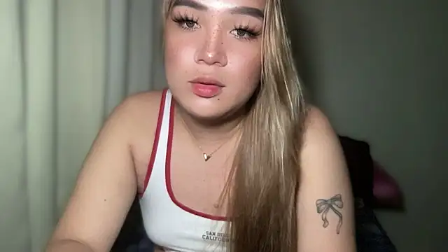 Snapshot of MissCataleyaxxx chatting on February 19, 12:03 am MissCataleyaxxx online show from February 19, 12:03 am