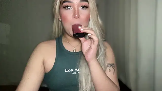 Snapshot of MissCataleyaxxx chatting on March 13, 1:21 am MissCataleyaxxx online show from March 13, 1:21 am