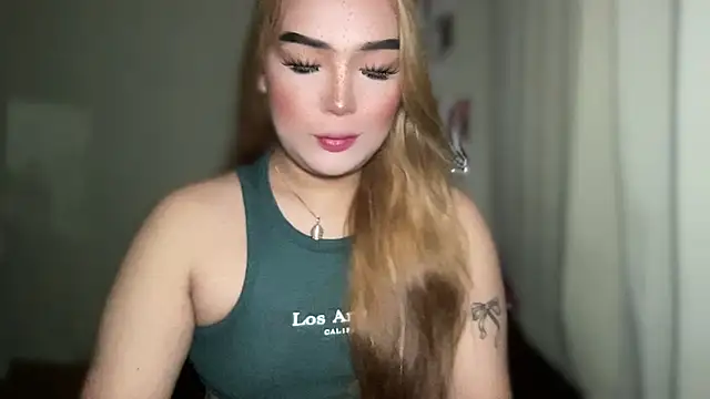 Snapshot of MissCataleyaxxx chatting on March 18, 11:25 am MissCataleyaxxx online show from March 18, 11:25 am