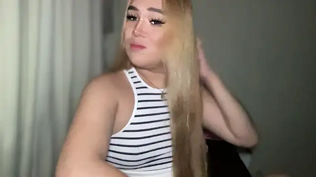 Snapshot of MissCataleyaxxx chatting on March 22, 12:39 am MissCataleyaxxx online show from March 22, 12:39 am