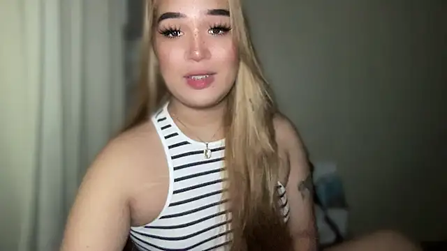 Snapshot of MissCataleyaxxx chatting on March 23, 3:54 am MissCataleyaxxx online show from March 23, 3:54 am