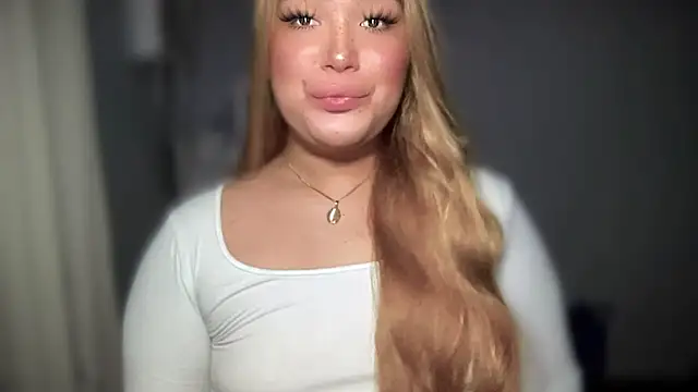 Snapshot of MissCataleyaxxx chatting on September 21, 5:24 am MissCataleyaxxx online show from September 21, 5:24 am