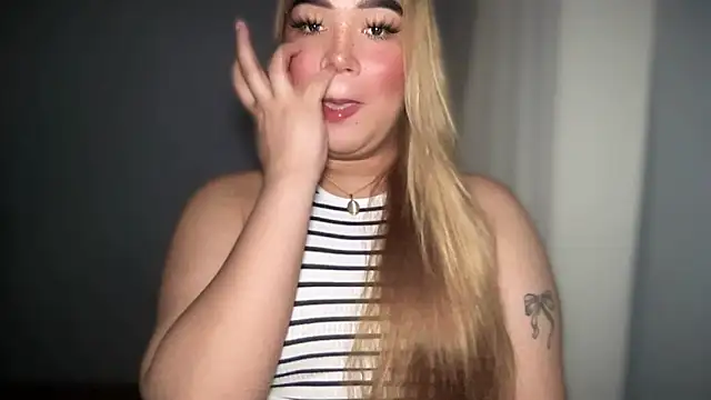 Snapshot of MissCataleyaxxx chatting on October 12, 1:19 am MissCataleyaxxx online show from October 12, 1:19 am