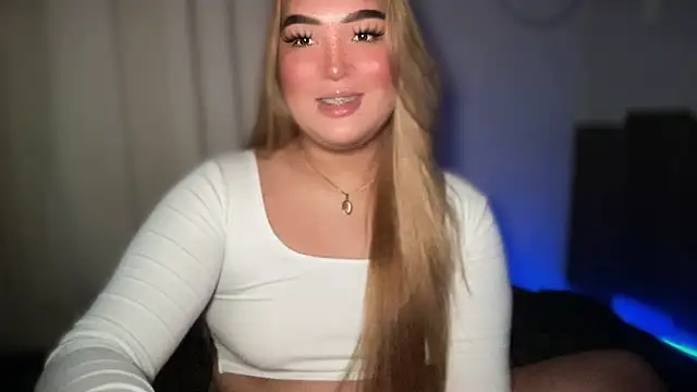 Snapshot of MissCataleyaxxx chatting on October 17, 2:15 am MissCataleyaxxx online show from October 17, 2:15 am