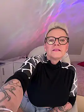 German Milf online show from April 14, 12:43 pm