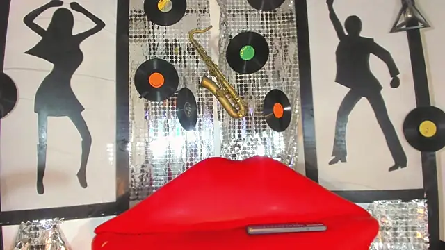 Snapshot of nickyminach_ chatting on December 3, 3:59 am nickyminach online show from December 3, 3:59 am