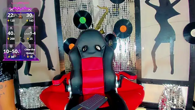 Snapshot of nickyminach_ chatting on December 16, 7:32 pm nickyminach online show from December 16, 7:32 pm