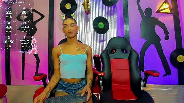 nickyminach  online show from December 13, 7:53 pm