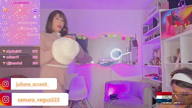 caroline cossei online show from March 8, 5:28 am