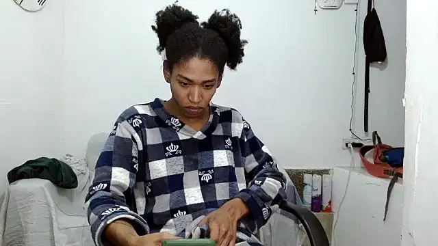 angelamarie1 online show from October 13, 11:11 am