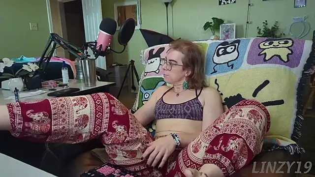 Linzy 19 online show from March 7, 6:58 pm