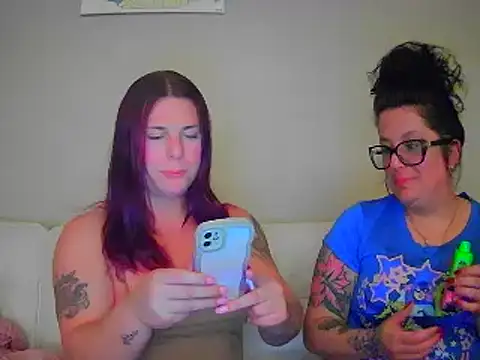 KevieWantsABoobJob online show from November 7, 12:44 am