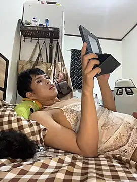 Plaxtique online show from January 8, 1:53 am